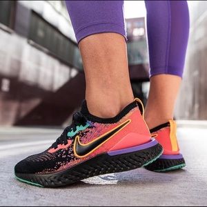 Nike Womens Epic React Flyknit 2